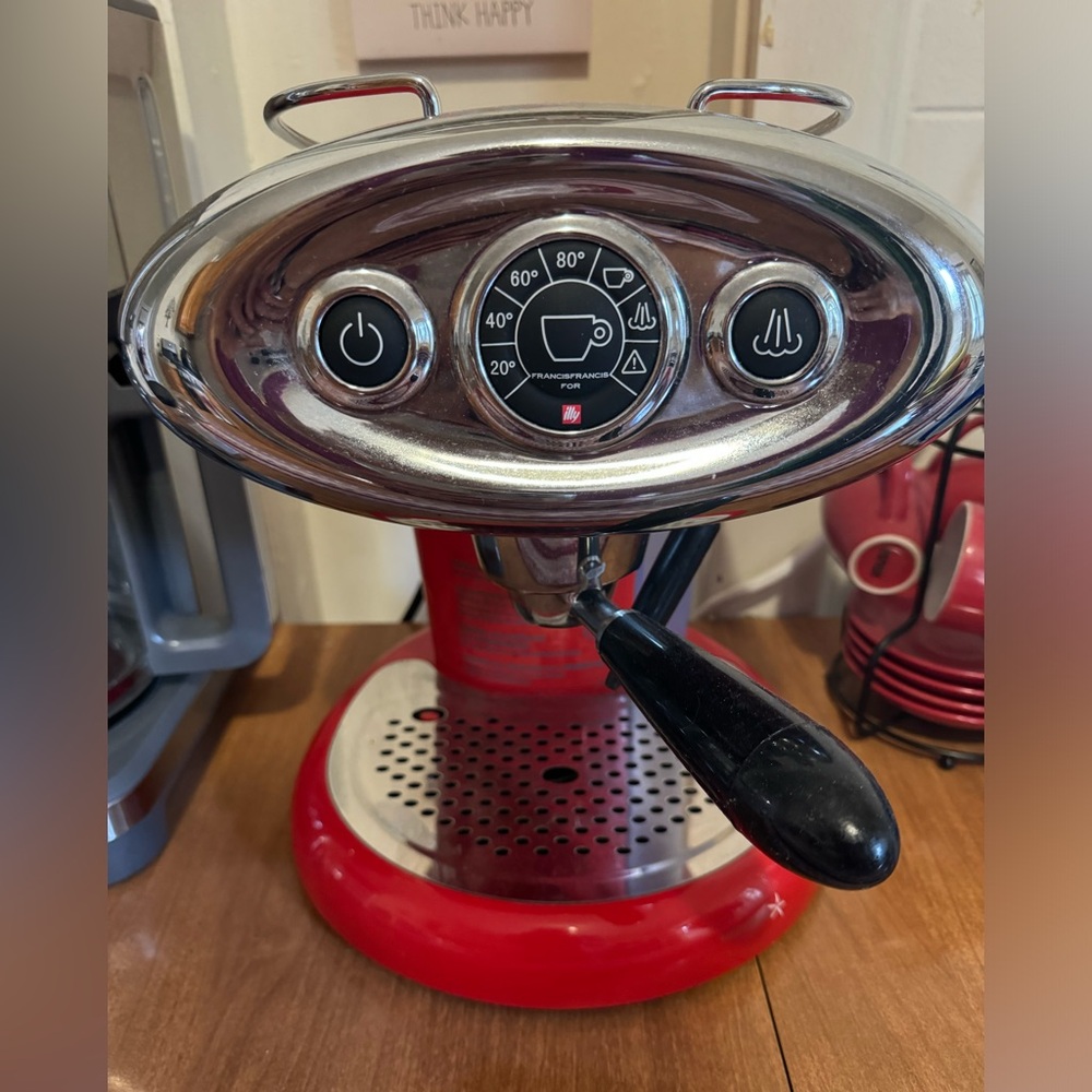 Illy espresso machine, used it a few times. Practically new.